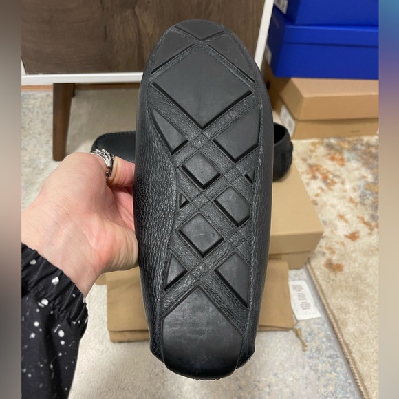 Like New Men’s Size 11.5 Burberry Silverstone Grainy Leather Loafer In Black - Picture 13 of 14